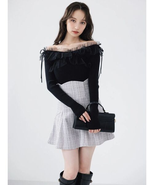 dazzlin（ダズリン）の「リボンチュールオフショルニットトップス（ニット/セーター・レディース・ブラック/オフホワイト/グレー・FREE）」の5枚目の写真