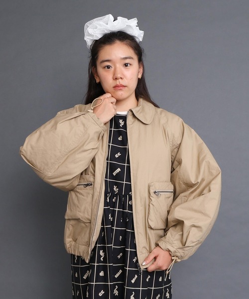 I am I in fact...(アイアムアイインファクト)の「EVO DOWN W ZIP ブルゾン(ダウンジャケット/コート・レディース・ベージュ/スミクロ/オフホワイト・FREE)」の3枚目の写真