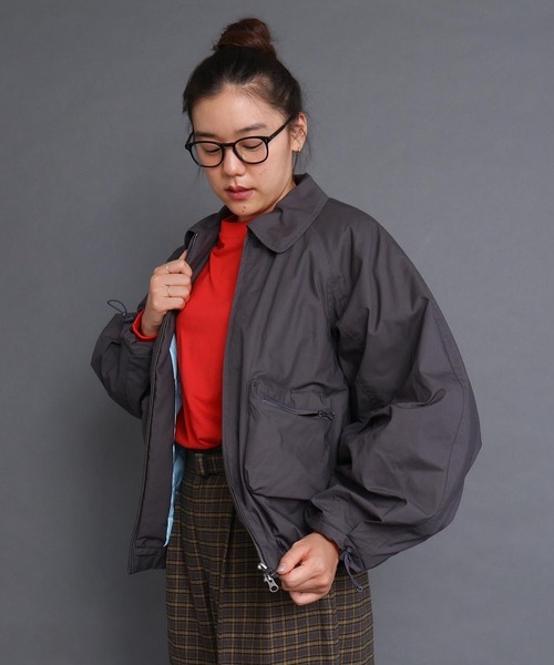 I am I in fact...(アイアムアイインファクト)の「EVO DOWN W ZIP ブルゾン(ダウンジャケット/コート・レディース・ベージュ/スミクロ/オフホワイト・FREE)」の2枚目の写真