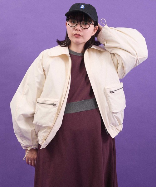 I am I in fact...(アイアムアイインファクト)の「EVO DOWN W ZIP ブルゾン(ダウンジャケット/コート・レディース・ベージュ/スミクロ/オフホワイト・FREE)」の5枚目の写真