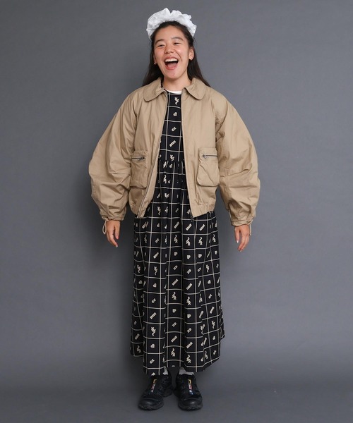 I am I in fact...(アイアムアイインファクト)の「EVO DOWN W ZIP ブルゾン(ダウンジャケット/コート・レディース・ベージュ/スミクロ/オフホワイト・FREE)」の19枚目の写真