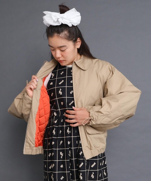 I am I in fact...(アイアムアイインファクト)の「EVO DOWN W ZIP ブルゾン(ダウンジャケット/コート・レディース・ベージュ/スミクロ/オフホワイト・FREE)」の9枚目の写真