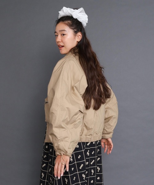 I am I in fact...(アイアムアイインファクト)の「EVO DOWN W ZIP ブルゾン(ダウンジャケット/コート・レディース・ベージュ/スミクロ/オフホワイト・FREE)」の11枚目の写真