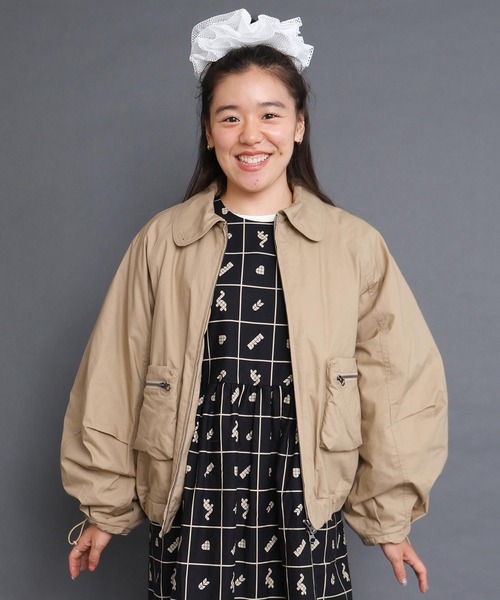 I am I in fact...(アイアムアイインファクト)の「EVO DOWN W ZIP ブルゾン(ダウンジャケット/コート・レディース・ベージュ/スミクロ/オフホワイト・FREE)」の10枚目の写真