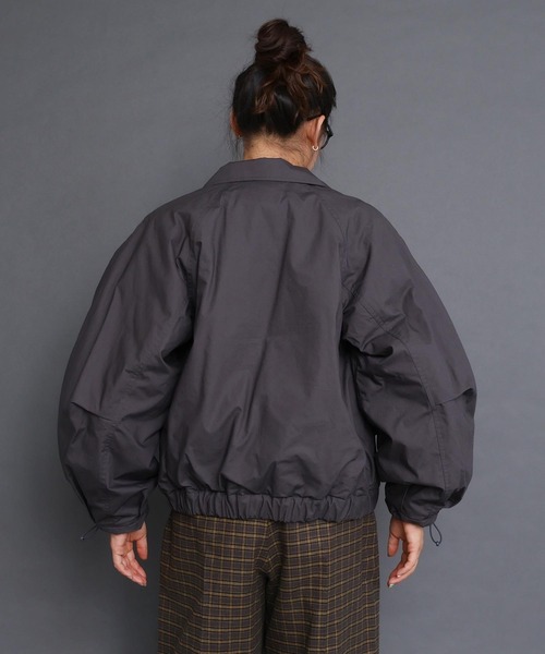 I am I in fact...(アイアムアイインファクト)の「EVO DOWN W ZIP ブルゾン(ダウンジャケット/コート・レディース・ベージュ/スミクロ/オフホワイト・FREE)」の13枚目の写真