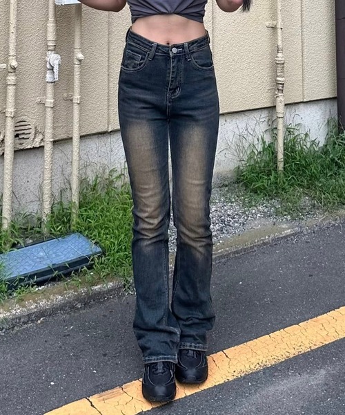 Flugge（フラッジー）の「フレアデニムパンツ（デニムパンツ・レディース・ブラック・MEDIUM/SMALL）」の8枚目の写真