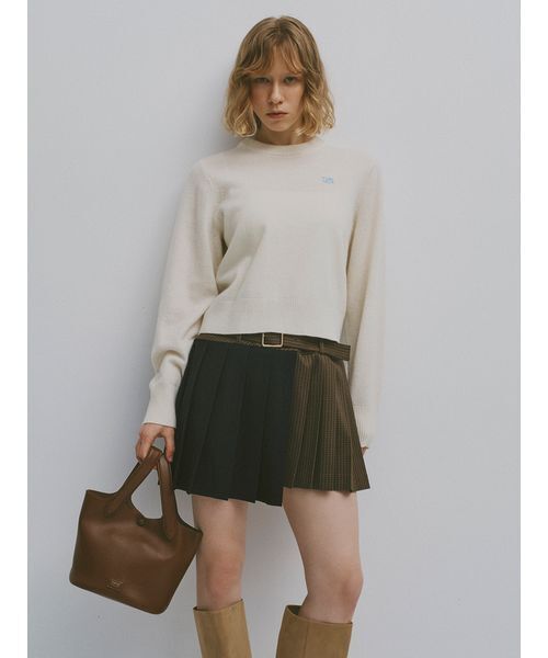 FURFUR（ファーファー）の「ロゴ刺繍クルーネックセーター（ニット/セーター・レディース・アイボリー/ピンク/グレー/ネイビー/ライトブルー・F）」の8枚目の写真