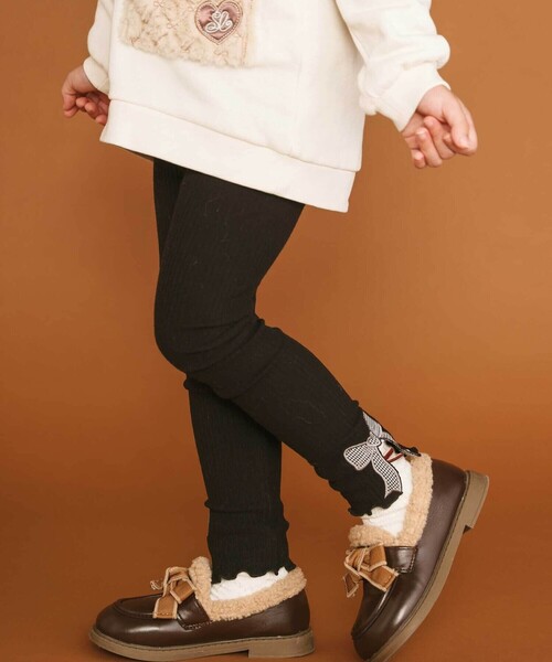 SLAP SLIP（スラップスリップ）の「裾リボンパッチ刺しゅうレギンス(80~130cm)（レギンス/スパッツ・キッズ・オフホワイト/オレンジ/ブラック・80ｃｍ/90cm/110cm/130cm/100cm/120cm）」の3枚目の写真