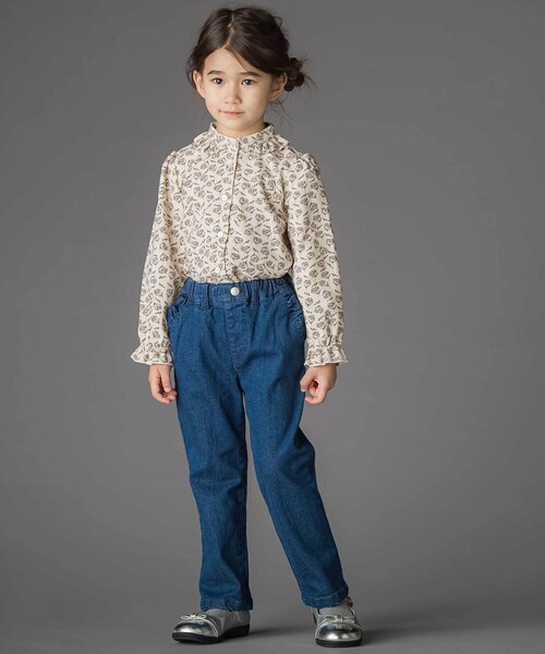 BeBe Petits Pois Vert（ベベプチポワヴェール）の「【店舗限定】フリルストレッチデニムロングパンツ(95~150cm)（デニムパンツ・キッズ・ブラック/ネイビー・120cm/130cm/95cm/110cm/140cm/100cm/150cm）」の5枚目の写真