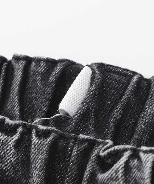 BeBe Petits Pois Vert（ベベプチポワヴェール）の「【店舗限定】フリルストレッチデニムロングパンツ(95~150cm)（デニムパンツ・キッズ・ブラック/ネイビー・120cm/130cm/95cm/110cm/140cm/100cm/150cm）」の17枚目の写真