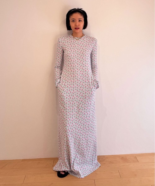 HOLIDAY(ホリデイ)の「SUPER RIB PADDED SHOULDER L/S DRESS (FLOWER) スーパーリブパディッドショルダーロングスリーブドレス (フラワー)(ワンピース・レディース・ブルー/チャコールグレー・ONE SIZE)」の3枚目の写真