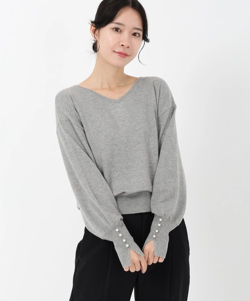 STRAWBERRY-FIELDS（ストロベリーフィールズ）の「ソフティカシミヤ_2WAY袖口パールニット（ニット/セーター・レディース・ローズ/オフホワイト/トップグレー/ブラック・2）」の3枚目の写真