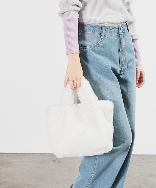 Honeys（ハニーズ）の「チェーン付ファーバッグ（ハンドバッグ・レディース・ベージュ/アイボリー/グレー・FREE）」の6枚目の写真