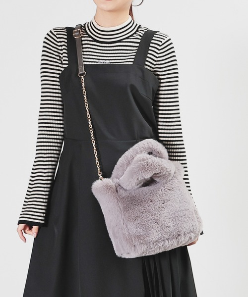 Honeys（ハニーズ）の「チェーン付ファーバッグ（ハンドバッグ・レディース・ベージュ/アイボリー/グレー・FREE）」の8枚目の写真