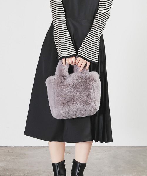 Honeys（ハニーズ）の「チェーン付ファーバッグ（ハンドバッグ・レディース・ベージュ/アイボリー/グレー・FREE）」の9枚目の写真