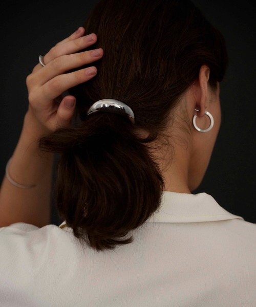 CENE(セネ)の「【CENE】セネ/クレセントパフヘアタイ(ヘアゴム・レディース・シルバー/ゴールド・FREE)」の3枚目の写真