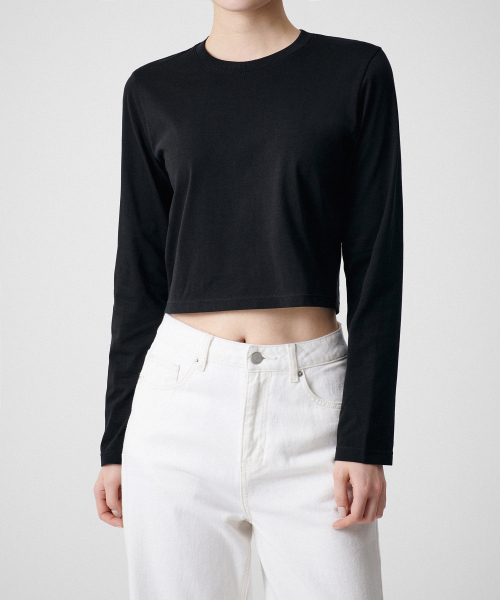 MUSINSA STANDARD WOMAN（ムシンサスタンダードウーマン）の「[クールタンダード] ウィメンズ クルーネック クロップ 長袖Tシャツ [ブラック]（Tシャツ/カットソー・レディース・その他・SMALL/MEDIUM/LARGE/X-SMALL）」の4枚目の写真