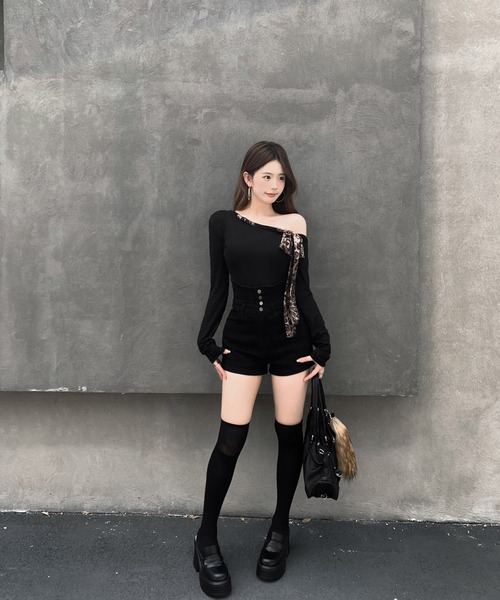 VEILA(ヴェイラ)の「アニマルリボン付きワンショルダーニットトップス(ニット/セーター・レディース・ブラック・フリー)」の14枚目の写真
