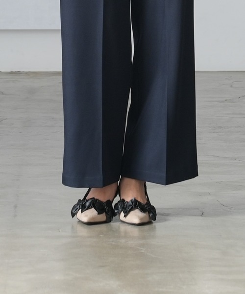 ASTORIA ODIER（アストリアオディール）の「メニーリボンストラップパンプス（パンプス・レディース・ベージュ/ブラック/ライトグレー・LARGE/MEDIUM/SMALL）」の5枚目の写真