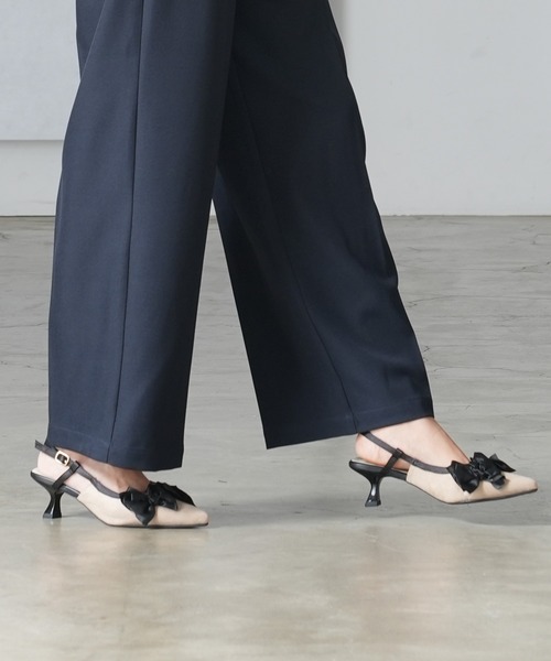 ASTORIA ODIER（アストリアオディール）の「メニーリボンストラップパンプス（パンプス・レディース・ベージュ/ブラック/ライトグレー・LARGE/MEDIUM/SMALL）」の6枚目の写真