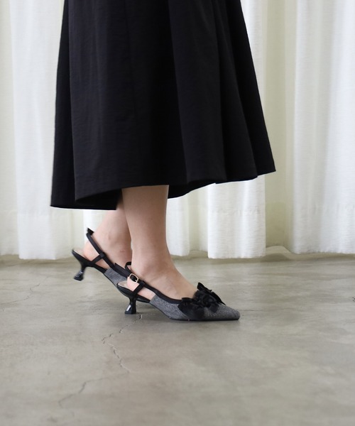 ASTORIA ODIER（アストリアオディール）の「メニーリボンストラップパンプス（パンプス・レディース・ベージュ/ブラック/ライトグレー・LARGE/MEDIUM/SMALL）」の9枚目の写真