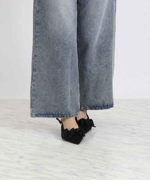 ASTORIA ODIER（アストリアオディール）の「メニーリボンストラップパンプス（パンプス・レディース・ベージュ/ブラック/ライトグレー・LARGE/MEDIUM/SMALL）」の11枚目の写真