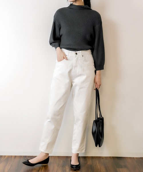 MARAI(マーライ)の「サルエルデニムパンツ ジーンズ ワイドパンツ キレイめ(デニムパンツ・レディース・ブルー/ワンウォッシュ/ホワイト/ネイビー・S/LL/L/4L/3L/M)」の1枚目の写真