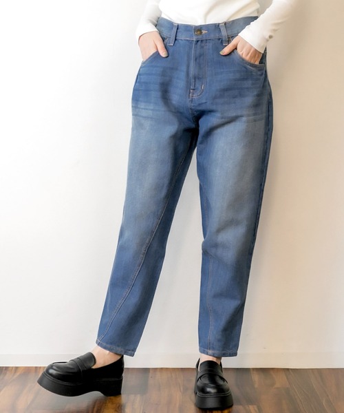 MARAI(マーライ)の「サルエルデニムパンツ ジーンズ ワイドパンツ キレイめ(デニムパンツ・レディース・ブルー/ワンウォッシュ/ホワイト/ネイビー・S/LL/L/4L/3L/M)」の3枚目の写真