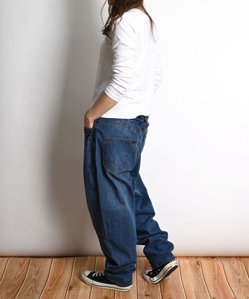 MARAI(マーライ)の「サルエルデニムパンツ ジーンズ ワイドパンツ キレイめ(デニムパンツ・レディース・ブルー/ワンウォッシュ/ホワイト/ネイビー・S/LL/L/4L/3L/M)」の5枚目の写真