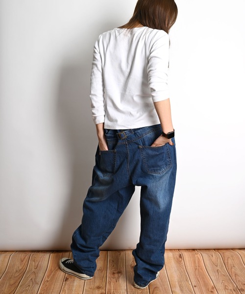 MARAI(マーライ)の「サルエルデニムパンツ ジーンズ ワイドパンツ キレイめ(デニムパンツ・レディース・ブルー/ワンウォッシュ/ホワイト/ネイビー・S/LL/L/4L/3L/M)」の6枚目の写真