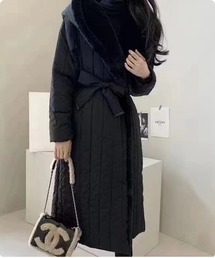 I.O.E（アイオイ）の「ウールブレンドフーディーベルトロングコート（ムートンコート）」