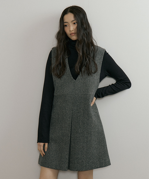 LINGSEOUL(リングソウル)の「v-neck sleeveless dress-charcoal(ワンピース・レディース・チャコール・FREE)」の1枚目の写真