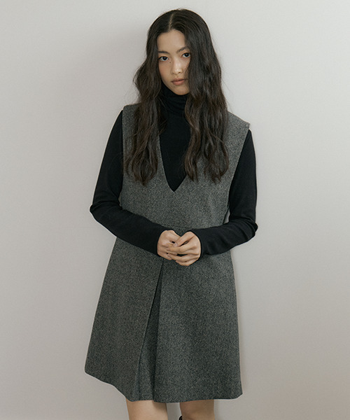 LINGSEOUL(リングソウル)の「v-neck sleeveless dress-charcoal(ワンピース・レディース・チャコール・FREE)」の3枚目の写真