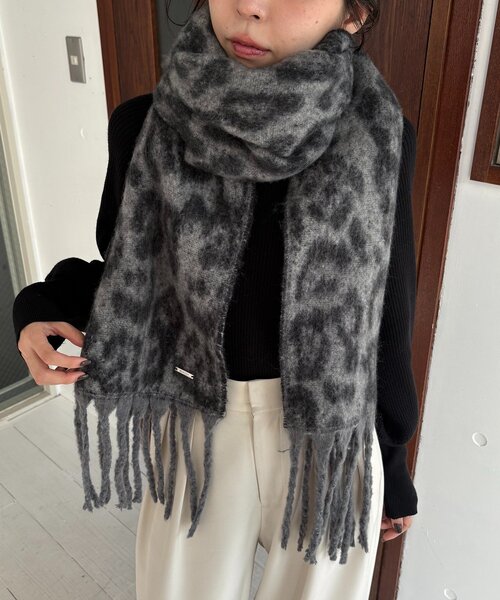 CAPRICIEUX LE'MAGE（カプリシューレマージュ）の「レオパードマフラー（マフラー・レディース・グレー/ベージュ・FREE）」の2枚目の写真