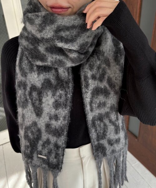 CAPRICIEUX LE'MAGE（カプリシューレマージュ）の「レオパードマフラー（マフラー・レディース・グレー/ベージュ・FREE）」の3枚目の写真