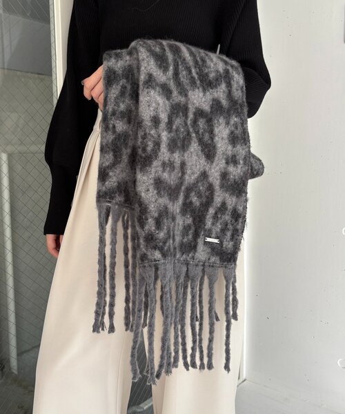 CAPRICIEUX LE'MAGE（カプリシューレマージュ）の「レオパードマフラー（マフラー・レディース・グレー/ベージュ・FREE）」の4枚目の写真