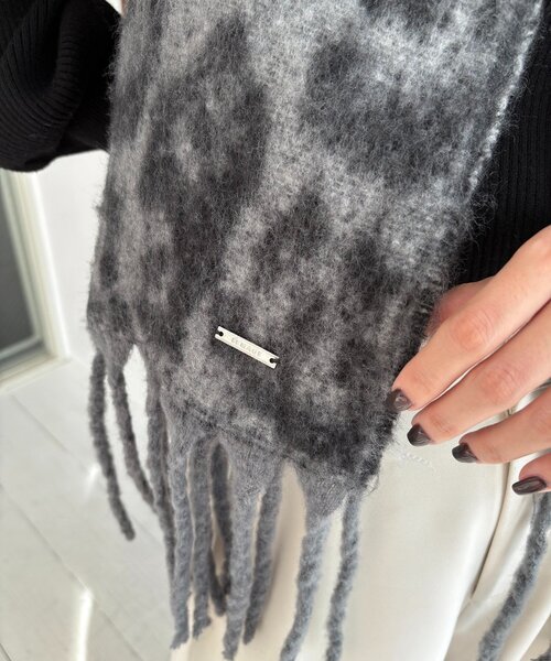 CAPRICIEUX LE'MAGE（カプリシューレマージュ）の「レオパードマフラー（マフラー・レディース・グレー/ベージュ・FREE）」の5枚目の写真