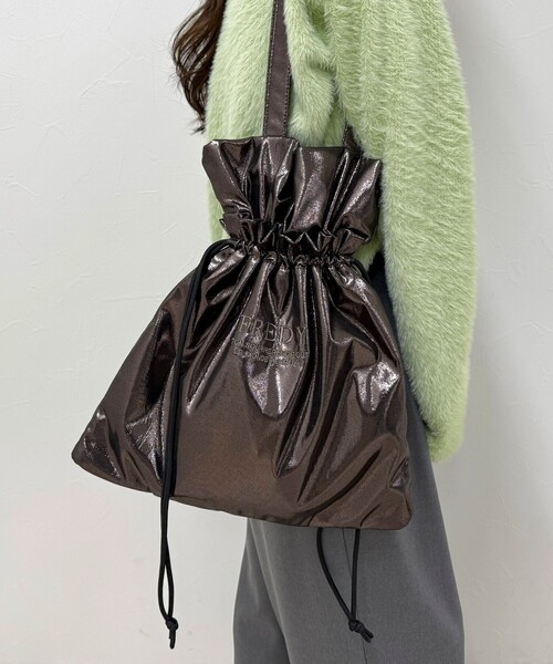 fredy emue（フレディエミュ）の「シャイニーアウトポケット刺しゅうトートバッグ（トートバッグ・レディース・ベビーピンク/ブラック/グレー/ブロンズ・FREE）」の12枚目の写真