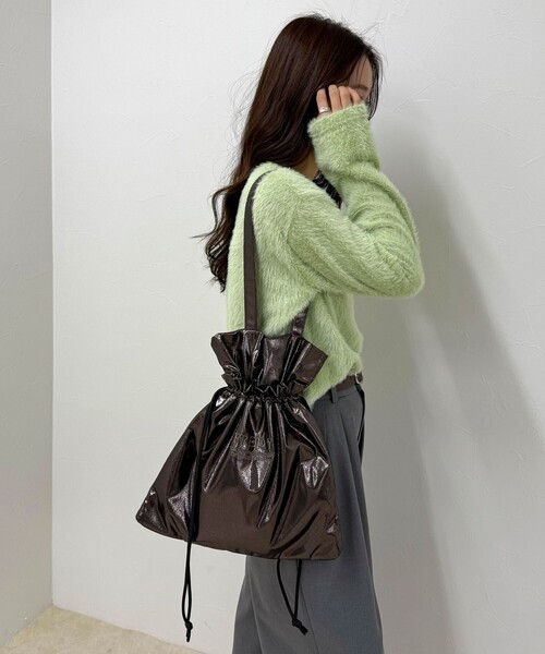 fredy emue（フレディエミュ）の「シャイニーアウトポケット刺しゅうトートバッグ（トートバッグ・レディース・ベビーピンク/ブラック/グレー/ブロンズ・FREE）」の13枚目の写真