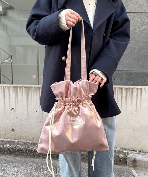 fredy emue（フレディエミュ）の「シャイニーアウトポケット刺しゅうトートバッグ（トートバッグ・レディース・ベビーピンク/ブラック/グレー/ブロンズ・FREE）」の15枚目の写真