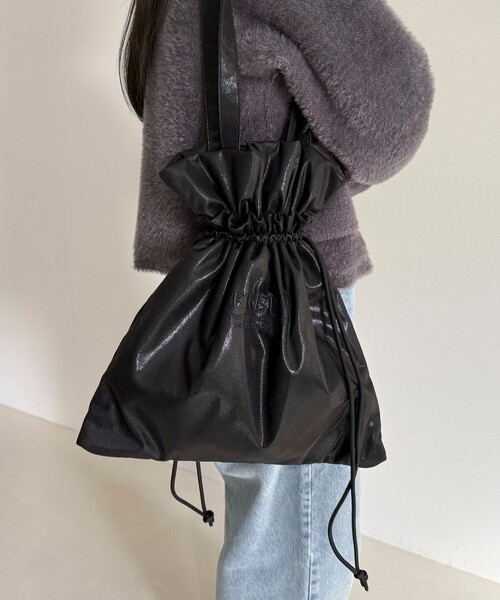 fredy emue（フレディエミュ）の「シャイニーアウトポケット刺しゅうトートバッグ（トートバッグ・レディース・ベビーピンク/ブラック/グレー/ブロンズ・FREE）」の17枚目の写真