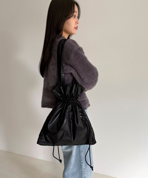 fredy emue（フレディエミュ）の「シャイニーアウトポケット刺しゅうトートバッグ（トートバッグ・レディース・ベビーピンク/ブラック/グレー/ブロンズ・FREE）」の18枚目の写真