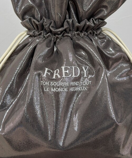 fredy emue(フレディエミュ)の「シャイニーアウトポケット刺しゅうトートバッグ(トートバッグ・レディース・ベビーピンク/ブラック/グレー/ブロンズ・FREE)」の8枚目の写真