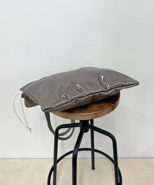 fredy emue(フレディエミュ)の「シャイニーアウトポケット刺しゅうトートバッグ(トートバッグ・レディース・ベビーピンク/ブラック/グレー/ブロンズ・FREE)」の11枚目の写真