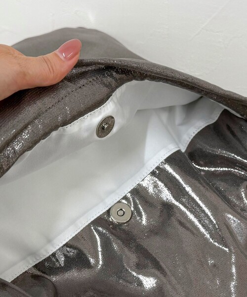 fredy emue(フレディエミュ)の「シャイニーアウトポケット刺しゅうトートバッグ(トートバッグ・レディース・ベビーピンク/ブラック/グレー/ブロンズ・FREE)」の12枚目の写真