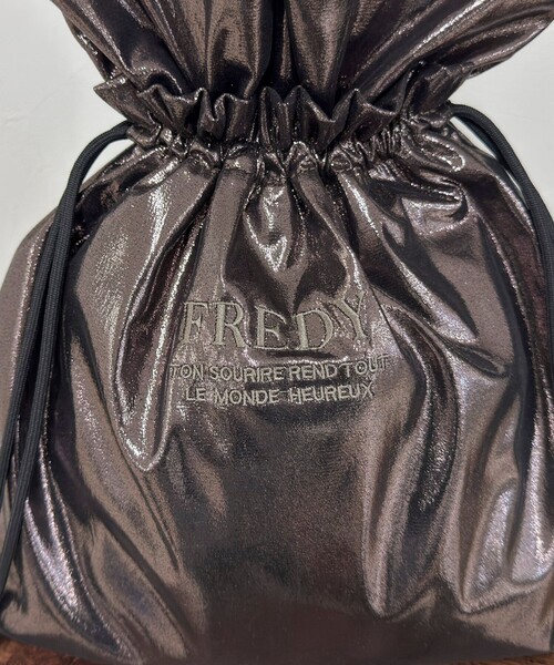 fredy emue(フレディエミュ)の「シャイニーアウトポケット刺しゅうトートバッグ(トートバッグ・レディース・ベビーピンク/ブラック/グレー/ブロンズ・FREE)」の17枚目の写真
