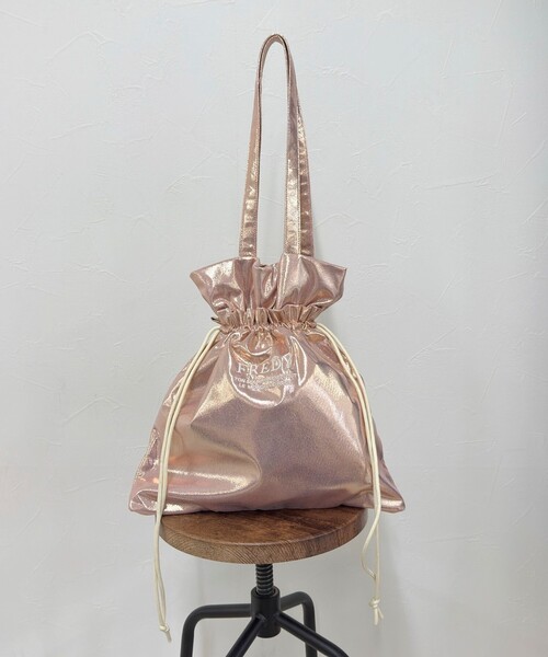 fredy emue(フレディエミュ)の「シャイニーアウトポケット刺しゅうトートバッグ(トートバッグ・レディース・ベビーピンク/ブラック/グレー/ブロンズ・FREE)」の19枚目の写真