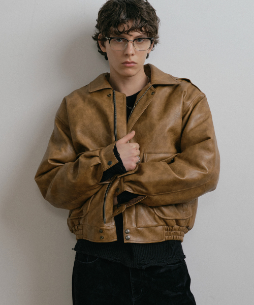 DUSTYWHITE(ダスティーホワイト)の「BEIGE VINTAGE FAUX LEATHER A-1 JUMPER (3oz)(ライダースジャケット・メンズ・その他・MEDIUM/LARGE/X-LARGE)」の4枚目の写真