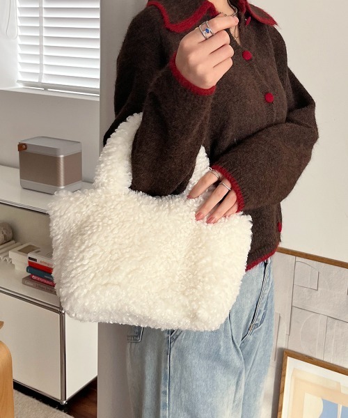 Rejoule(リジュール)の「ボアミニハンドバッグ(ハンドバッグ・レディース・ブラウン/ベージュ/アイボリー・FREE)」の2枚目の写真
