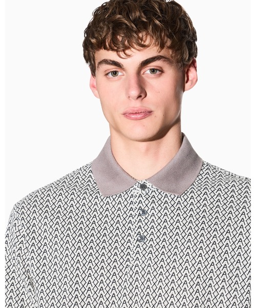 ARMANI EXCHANGE(アルマーニエクスチェンジ)の「【A|X アルマーニ エクスチェンジ】オールオーバーロゴ 半袖ポロシャツ/REGULAR(ポロシャツ・メンズ・アイボリー・LARGE/SMALL/X-LARGE/X-SMALL/MEDIUM/XX-LARGE)」の3枚目の写真